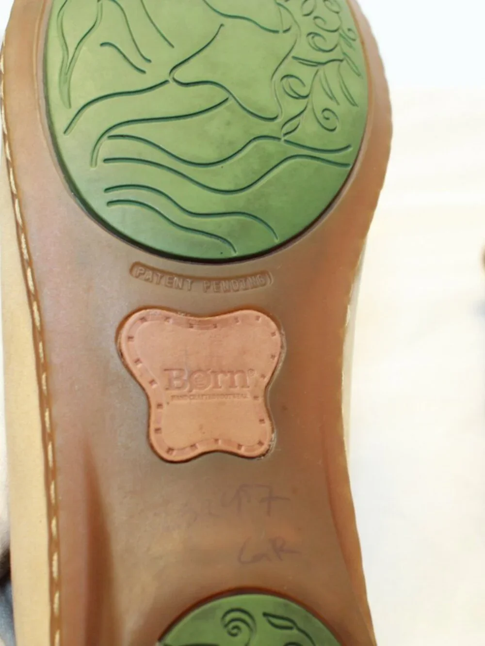 Born Size 6.5 Tan Leather Bamboo Bit Rubber Sole Comfort Moc Loafers - W1062